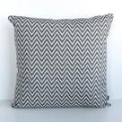 Almofada Leblon Preta Zig Zag Branco - CortBrás