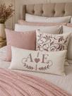 Almofada Personalizada Casal com Iniciais Bordado Elegante 50x30 Cor do Bordado:Rosa Velho