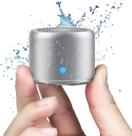 Alto-falante Bluetooth EWA A106 Pro portátil com estojo de viagem prateado