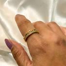 Anel aro cravejado e mini corações vazados banhado a ouro 18k