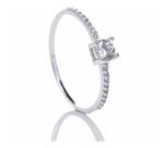 Anel Feminino Ponto De Luz Cravejado Zirconias nas Laterais Prata 925 Anel Feminino Ponto De Luz Cravejado Zirconias nas Laterais Prata 925