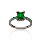 Anel folheado a rhodium negro com zircônias e cristal