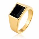 Anel Masculino Estilo Comendador Banhado Ouro 18k com Chapa Quadrada e Pedra Resina Preta Ônix Dedadeira Clássica Folheada de Alta Camada