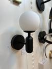 Arandela Capsulle Small Preto fosco com Globo leitoso cod. 1669 - Tks iluminação Arandela Capsulle Small Preto fosco com Globo leitoso cod. 1669 - Tks iluminação