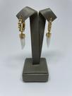 Argola dente de sabre folheado a ouro.