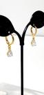 Argola folheada a ouro 18k com zirconia gota na cor cristal