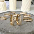Argola oval com zircônias banhada em ouro 18k
