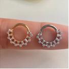 Argola titânio crown clicker com zircônias e fecho clicker