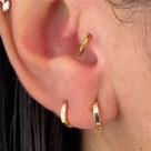 Argolinhas mini naked reta em metal banhado