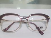 Armação dourada com acetato Armação dourada com acetato