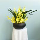 Arranjo de Flor Artificial Amarelas no Vaso Preto Formosinha Arranjo de Flor Artificial Amarelas no Vaso Preto Formosinha