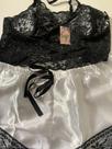 Baby Doll Cetim Renda Preto e Branco Tamanho M Baby Doll Cetim Renda Preto e Branco Tamanho M