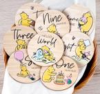 Baby Milestone Cards Winnie Wooden Circles, 8 unidades com placa