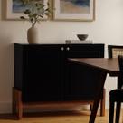 Balcão Buffet Tokio em Madeira Maciça e Mdf Natural/Preto Balcão Buffet Tokio em Madeira Maciça e Mdf Natural/Preto