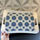Bandeja de plástico retangular decorada com flores azul com alça multiuso para cozinha cantinho do café servir branca