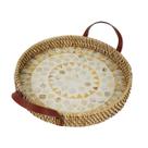 Bandeja Decorativa Redonda 31cm - Madrepérola, Rattan e Alça Bandeja Decorativa Redonda 31cm - Madrepérola, Rattan e Alça