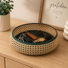 Bandeja Porta Objetos Multiuso Redondo Porta Treco Rústico Design Palhinha Treliça Rattan Sintético Prime 23cm - Mundial Bandeja Porta Objetos Multiuso Redondo Porta Treco Rústico Design Palhinha Treliça Rattan Sintético Prime 23cm - Mundial