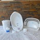 Banheira de bebe com saboneteira porta algodão e porta cotonete porta chupeta cesto de roupa 7 itens kit banho