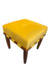 Banqueta Puff quadrado amarelo pé palito