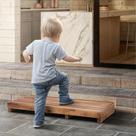 Banqueta Tinamo One Step Stool para idosos em madeira de acácia