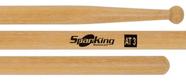 Baqueta Spanking Linha Drums Corp AT3 com Ponta de Madeira para Quadriton (112677) Marching Band Baqueta Spanking Linha Drums Corp AT3 com Ponta de Madeira para Quadriton (112677) Marching Band