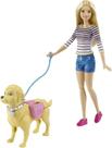 Barbie Walk e Potty Pup com boneca loira
