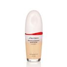 Base Shiseido RevitalEssence Skin Glow SPF 30 140 de porcelana