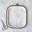 Bastidor Flexível p/Bordado Quadrado Madeira 180x200mm Nurge Bastidor Flexível p/Bordado Quadrado Madeira 180x200mm Nurge