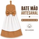 Bate Mão Artesanal Flanelado Poliamida Alta Absorção com Laço Poá Bege para Cozinha Bate Mão Artesanal Flanelado Poliamida Alta Absorção com Laço Poá Bege para Cozinha