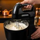 Batedeira Elétrica Startools 250W Com Balde 2L 7 Velocidades Batedores E Ganchos Cromados 220V Preta Para Massas Cremes