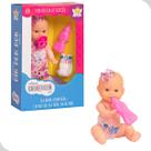 Bebê Boneca 22cm com Mamadeira, Fralda e Acessórios Din Den Don Xixi
