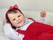 Bebê Reborn Greta Menina Vinil Silicone Boneca Realista Olhos Castanhos Kit Completo com Macacão