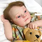Bebê Reborn Menino Patience Com Síndrome de Down Olhos Azuis Cabelo Fio a Fio 50cm Enxoval Completo