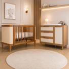 Berço 2 em 1 Madeira Maciça e Cômoda 120cm com Tela Rattan Espaço para Trocador cor Nogueira