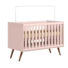 Berço Mini Cama Infantil Q Charm 70cm Com Rodízios e Mosqueteiro -Rosa Acetinado - ÉdeCasaMóveis