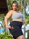 Bermuda plus size cos alto com bolso lateral de poliamida cor:pretotamanho:g2
