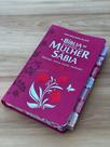 Biblia da Mulher Sabia pink couro com abas adesivas