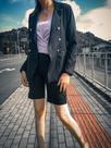 Blazer alfaiataria feminina com botões dourados