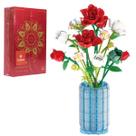 Blocos De Montar Flor No Vaso Rosas Vermelhas e Brancas 1022 Peças - Castela