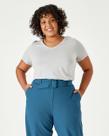 Blusa Básica Feminina Plus Size Decote V Em Meia Malha Anti Odor Blusa Básica Feminina Plus Size Decote V Em Meia Malha Anti Odor