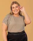 Blusa bege Plus size tamanho EM Blusa bege Plus size tamanho EM