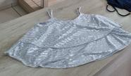 Blusa branca e prata