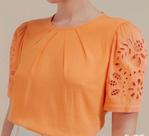 Blusa em Crepe de Seda com bordado na manga