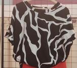 Blusa em Estampa branco e preto estilo morcego