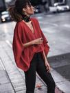 Blusa Feminina Casual com Decote V Profundo e Manga Morcego - Soltinha e Ideal para a Primavera