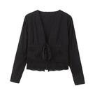 Blusa Feminina Curta de Renda com Decote V - Bordada e Vazada - Estilo Chique