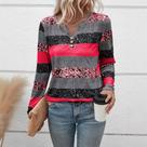 Blusa Feminina Listrada de Manga Comprida - Decote V - Casual - Primavera/Outono/Inverno Blusa Feminina Listrada de Manga Comprida - Decote V - Casual - Primavera/Outono/Inverno