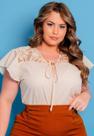 Blusa Feminina Plus Size com Babado e Renda Bordada