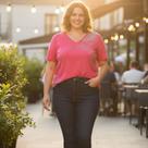 Blusa Feminina Plus Size em Malha com Estampa de Folhagens Decote V Cereja Rosa Blusa Feminina Plus Size em Malha com Estampa de Folhagens Decote V Cereja Rosa