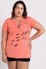 Blusa Feminina Plus Size Visco Estampada Penas Gola Botão - Serena